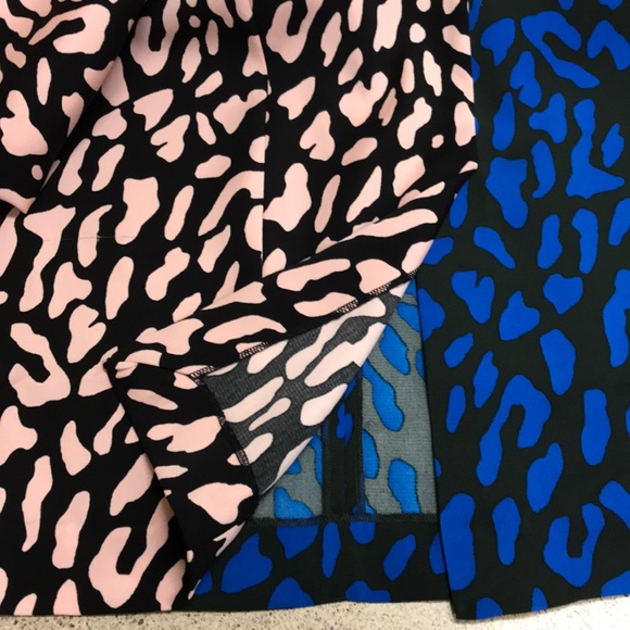 Fitted sheath Dress with long sleeves. - Picture 7 of 8